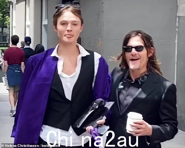 特别日:在最新的 Instagram 帖子的标题中,这位丹麦超模写道,'你did it' for her son