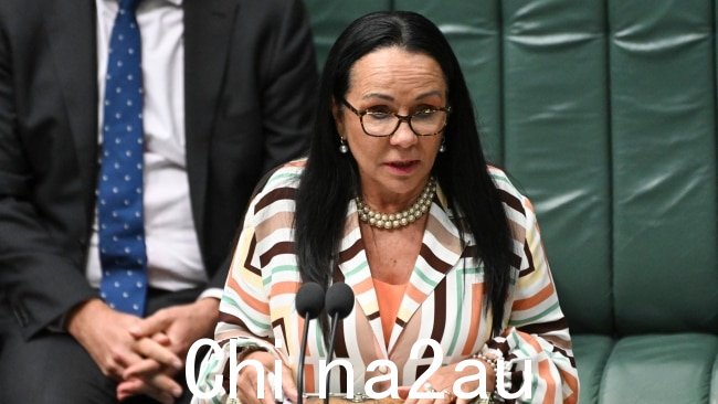 澳大利亚原住民部长琳达伯尼说彼得达顿对声音的攻击包含公投辩论中存在的“每一点虚假信息”。图片：Martin Ollman/Getty Images)