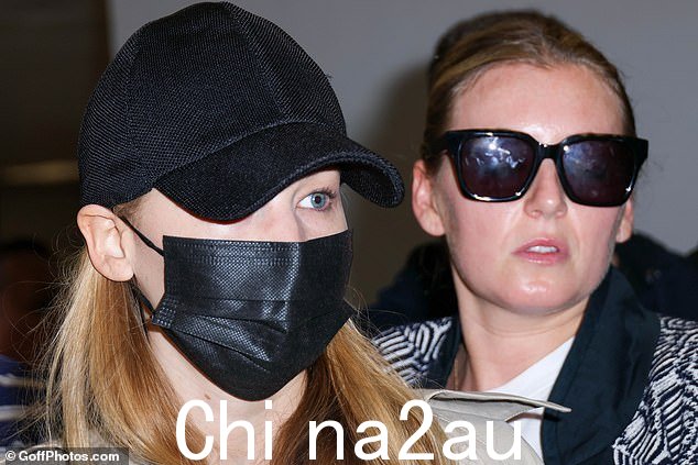 素颜:她看起来和以前一样容光焕发