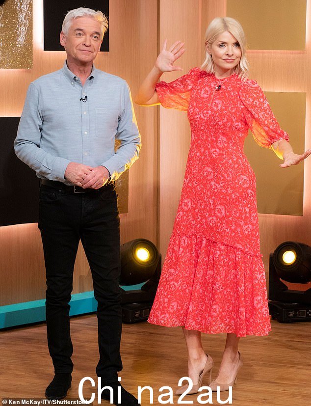 DAN WOOTTON:在短短 30 秒的无情电视中,到上午 10 点,Phillip Schofield 从 This Morning 中消失了