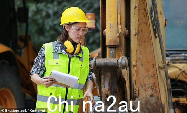 收入最高的 10% 的人年收入为 122,664 美元或更多,税收数据显示,平均煤矿工人(124,550 美元)、学校校长(130,142 美元)和牙医(131,773 美元)勉强进入上层梯队