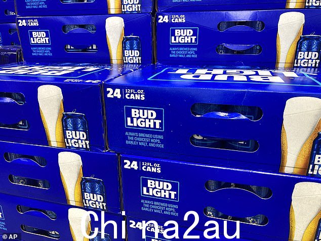 据报道,Bud Light 回购了几箱未售出和过期的啤酒