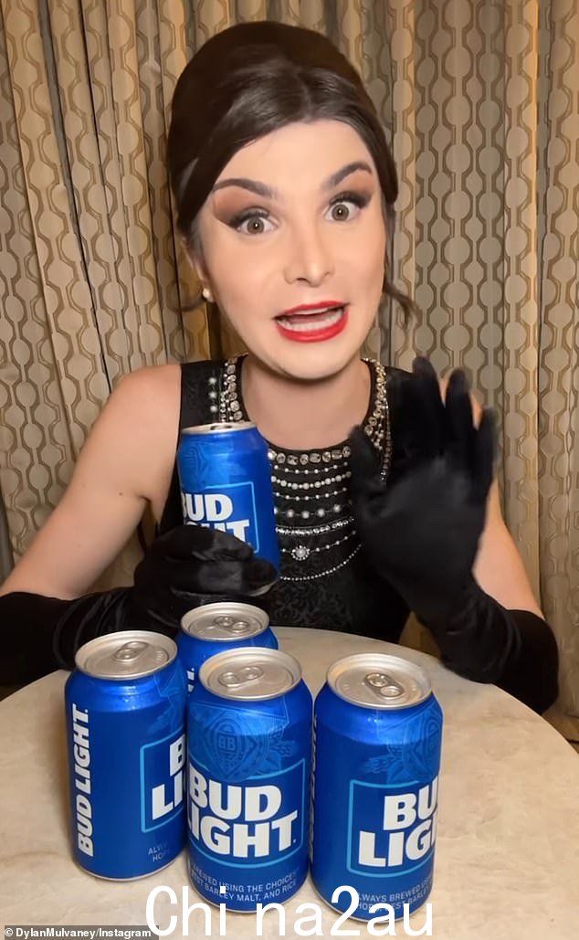 Anheuser Busch 继续拼命尝试从他们与影响者 Dylan Mulvaney 的有争议的促销活动中恢复过来,该促销活动导致销售额下降