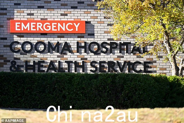 据报道，曾祖母 Clare Nowland 在 Cooma District Hospital 被一名特别的安保人员包围，其中一些措施类似于对被指控罪犯的保护措施“class=