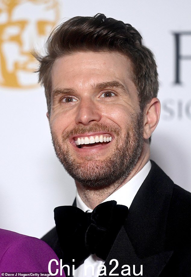 Joel Dommett(如图)在 2016 年出演 I'm A Celebrity 节目后一举成名,此后与他人共同主持了其衍生节目