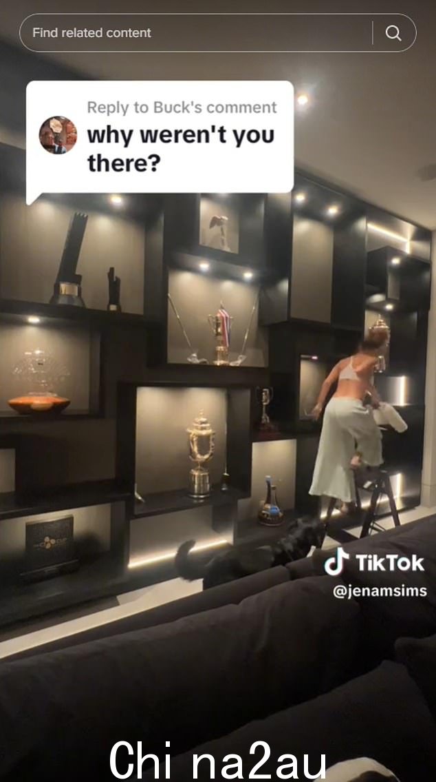 该模特还对质疑她为什么不在橡树山的人做出了出色的回应