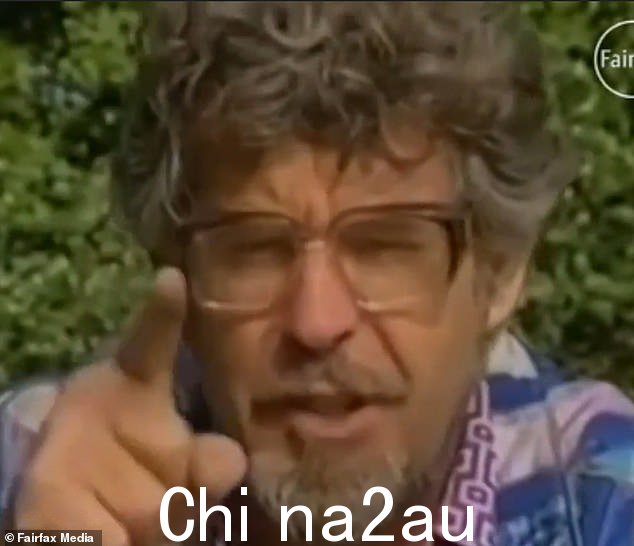 恋童癖者 Rolf Harris 在他 93 岁去世后鼓励孩子们在他自己的犯罪期间对潜在的掠夺者说不的令人毛骨悚然的镜头今天重新出现