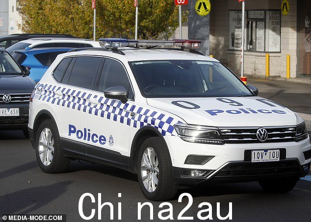 周二,在 Cassar 女士被刺伤后,维多利亚州警方赶往 Centrelink Airport West
