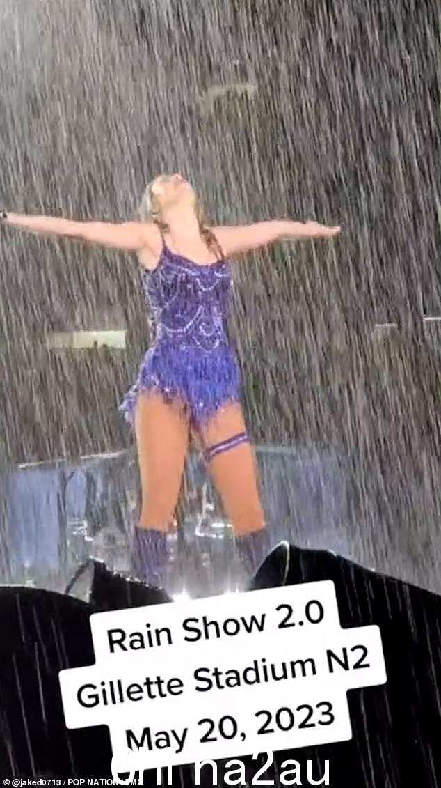 演出必须继续!本周早些时候,泰勒冒着倾盆大雨在马萨诸塞州福克斯堡的吉列体育场进行了整整三个半小时的演出