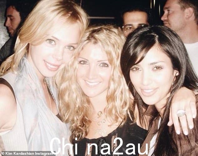 左起:Simone Harouche 和 Allison Statter 与 Kim 最右边