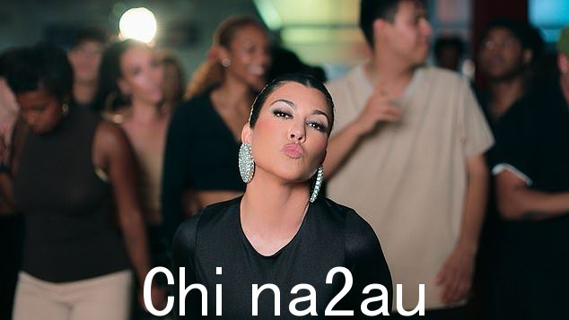 Kourtney 滑稽地指出他们正在'进入第三季'
