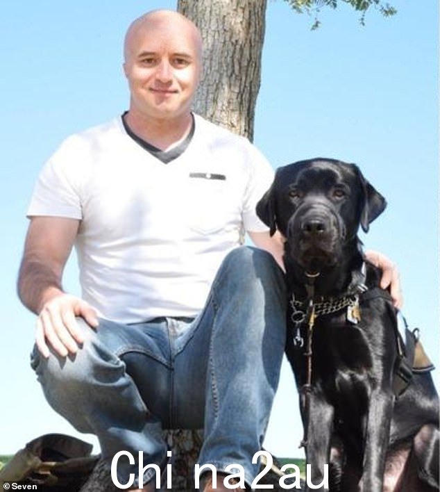 大卫皮尔斯（大卫皮尔斯，一名前海军陆战队员，他的狗 Gunner 帮助他治疗了 PTSD 和他在伊拉克巡回演出时遭受的脑损伤