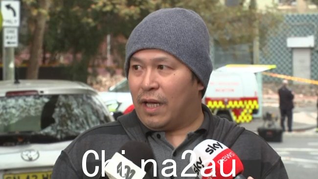 悉尼锁匠 Phu-Tang 告诉澳大利亚天空新闻，他目睹了三个青少年奔跑星期四下午，萨里山 (Surry Hills) 的一栋建筑着火了。图片：Supplied