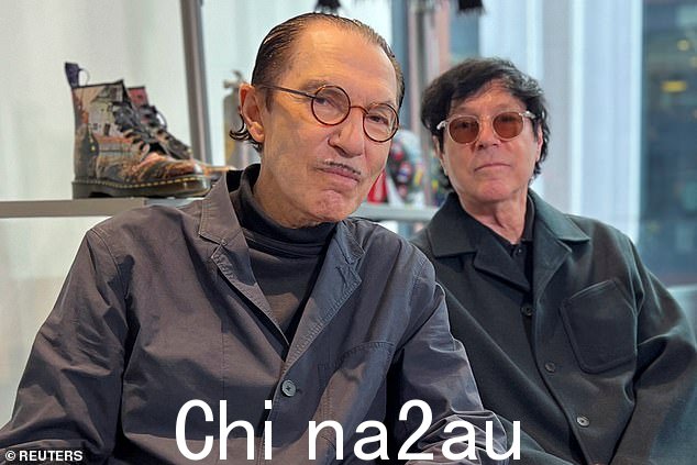 曾经凭借《天上的第一首歌》获得成功,他们还推测了朝鲜流行音乐排行榜的性质 We Go Dancing