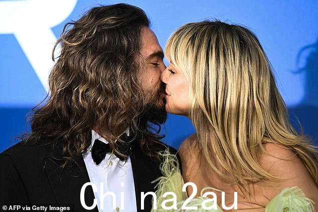 罗曼史:海蒂和汤姆于 2018 年订婚,并于 2019 年 2 月秘密结婚