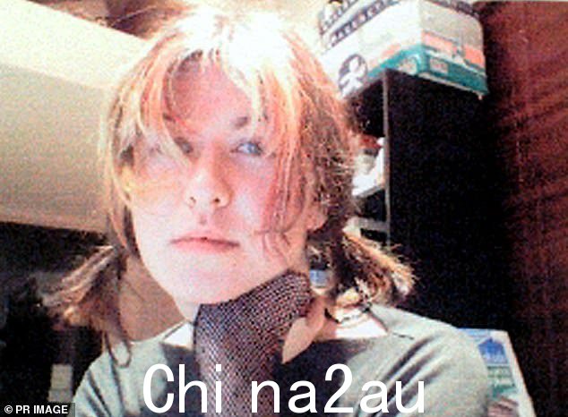 Lyndsay Van Blanken,18 岁,(如图)在她母亲的婚礼上表演时,她死前两年遇到了被定罪的杀手