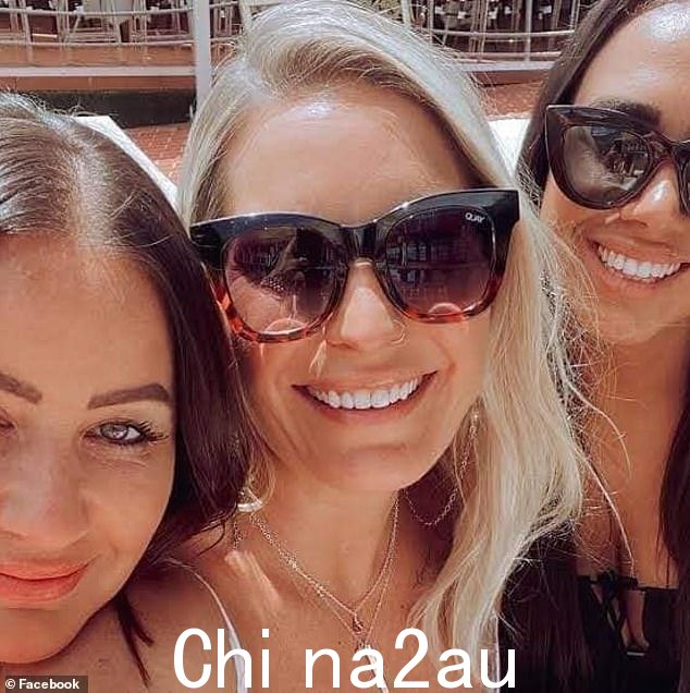 其中一张骗子的头像是从一个西澳旅游网站,另一则来自Aperol饮料广告