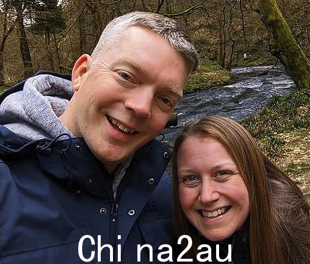 '我们收到了一张 190 英镑的煤气费和 95 英镑的电费账单。通常两者都是 90 英镑':Kirsty Devine 和丈夫 Darren 对他们飙升的账单感到震惊