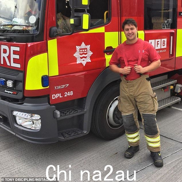 英雄:托尼在社交媒体上公开宣传他的移动酒吧,同时他还在伦敦当消防员养家糊口