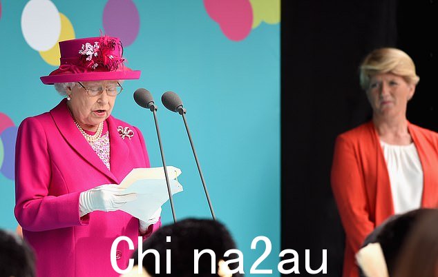 主持人克莱尔:52 岁的体育主持人报道了已故女王 90 岁生日选美