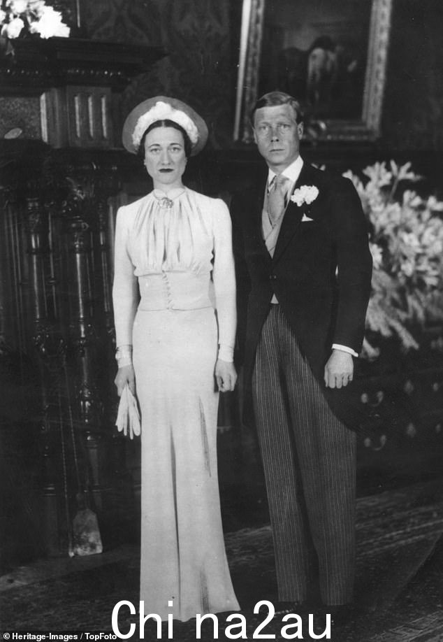 Edward, Duke of Windsor 和 Wallis Simpson 于 1937 年 6 月 3 日在 Chateau de Cande 举行的私人仪式上结婚