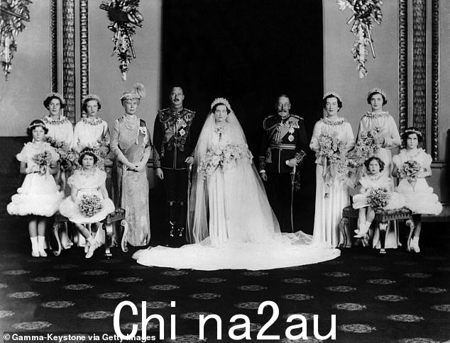 1935 年 11 月 6 日,格洛斯特公爵亨利王子和爱丽丝·蒙塔古·道格拉斯·斯科特夫人在白金汉宫的小教堂举行了婚礼