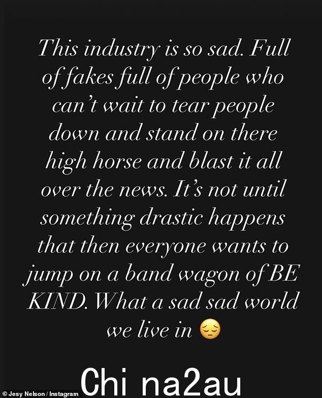 Cryptic:这位 31 岁的歌手周五晚上在 Instagram 上分享了一篇关于业内“假货”的帖子,这些假货会“撕毁人们”,然后跳上“善待” bandwagon'