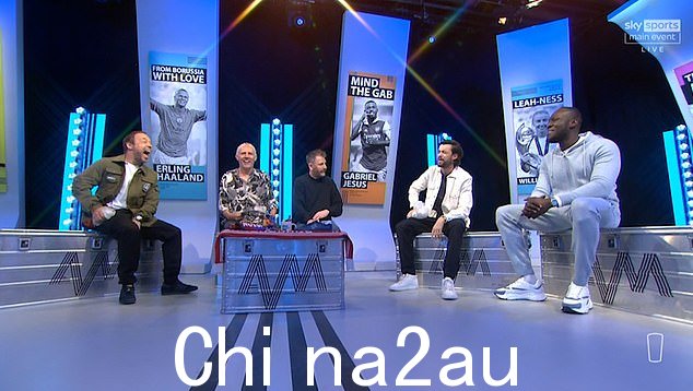 Jimmy Bullard(左二)在 28 年后的星期六主持了有史以来最后一场足球 AM 节目(图片来源:Sky Sports Main Event)