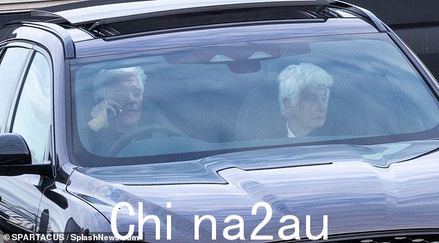 Phillip Schofield 在星期五早上被迫退出演示后的第二天打电话时显得沮丧和闷闷不乐