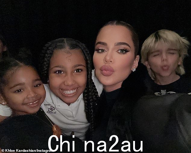 家庭:38 岁的 Good American 创始人与五岁的女儿 True Thompson、六岁的侄女 Dream Kardashian 和North West,9 岁,和侄子 Reign Disick,8 岁