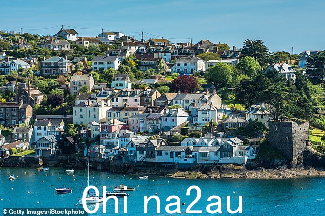 Fowey,居民在为教区教堂寻找男性牧师的决定上存在分歧