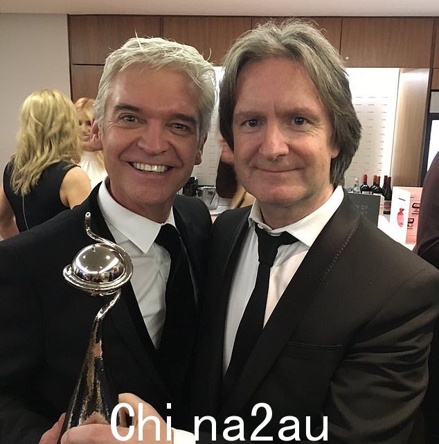 Schofield 与 This Morning 的编辑 Martin Frizell 合照