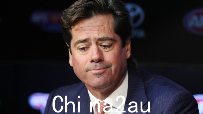 AFL 首席执行官 Gillon McLachlan 在周二晚上的新闻发布会上宣布结束对 Hawthorn 种族主义指控的调查。图片:David Crosling