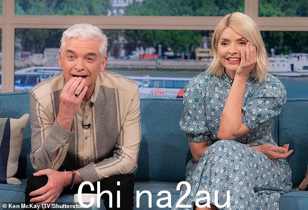 在 Phillip Schofield 承认向 ITV、他的律师、人才经纪公司和联合主持人 Holly Willoughby 就他与一名年轻员工的婚外情撒谎后,周五这个早晨陷入了崩溃”课程=