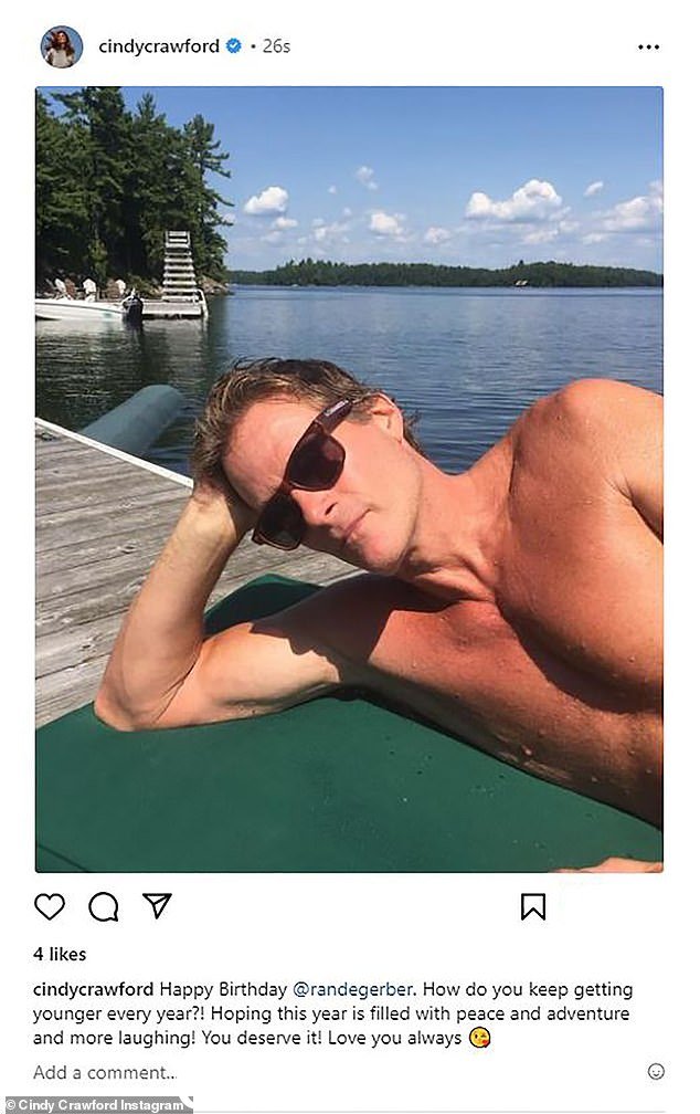 她的男人:这位美女刚刚标志着一个重要的个人里程碑。本周她已与 Casamigos 联合创始人 Rande Gerber 结婚 25 年