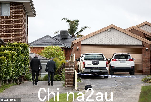 侦探周二在 Endeavour Hills 的 Lezsak 女士父母住所外