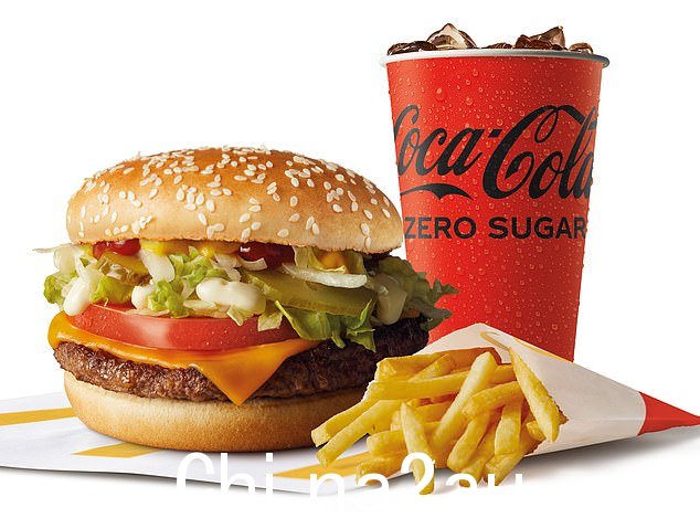 5 月 31 日麦当劳澳大利亚公司确认 McFeast 将制作限时在全国参与活动的餐厅返还。为庆祝汉堡回归，麦当劳推出 McFeast 午餐优惠（如图），为顾客提供更多价值