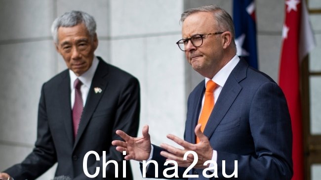 Anthony Albanese 已经前往新加坡两天,他将在那里会见李显龙总理。图片:Martin Ollman/Getty Images