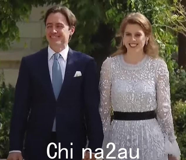 比阿特丽斯公主身着闪闪发光的亮片礼服,毫不费力地魅力四射,出席王储侯赛因在约旦与 Rajwa Al-Saif 举行的奢华婚礼