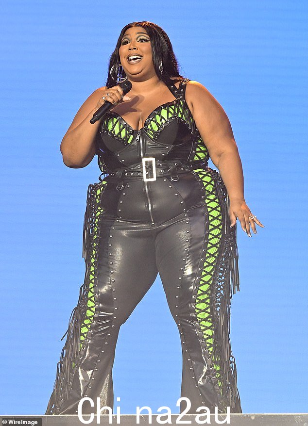 Fury:Lizzo 在网上被残酷羞辱后威胁要退出她的歌唱事业(图为 2023 年 5 月 27 日在加利福尼亚表演)