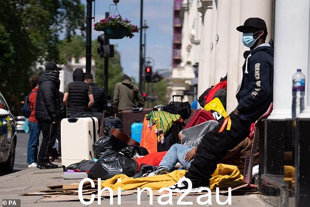 粗暴的睡眠小组一直在支持寻求庇护者,根据委员会的说法,该委员会声称内政部没有就此事提出任何解决方案