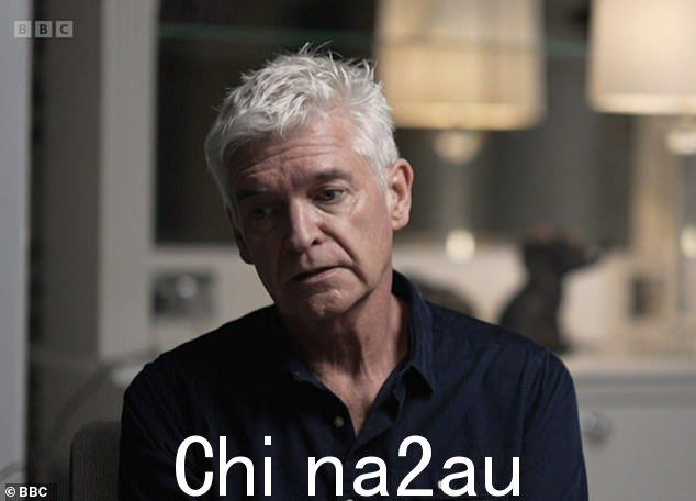 Schofield 摇着头做出'后悔的手势'