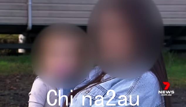 朱莉娅是五个孩子的据称其 18 个月大的女儿差点被绑架的母亲于 5 月 5 日带着她的孩子去了墨尔本东南部 Yinnar 的 Centennial Park