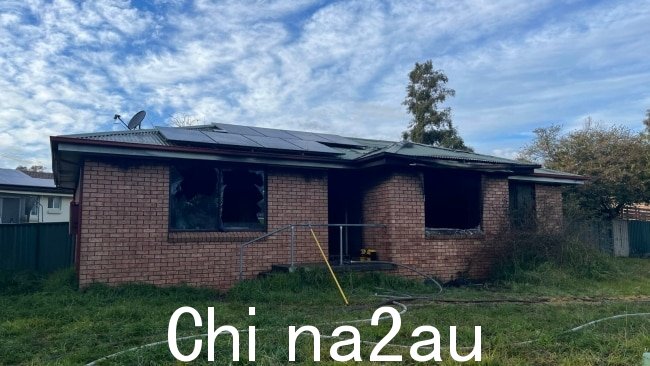星期六凌晨,新南威尔士州中西部奥兰治的一所房屋发生火灾,导致一名妇女死亡,另外三人受伤。图片:NCA/ 提供。