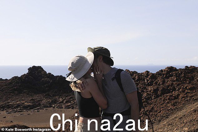 吻我!他们亲吻风景