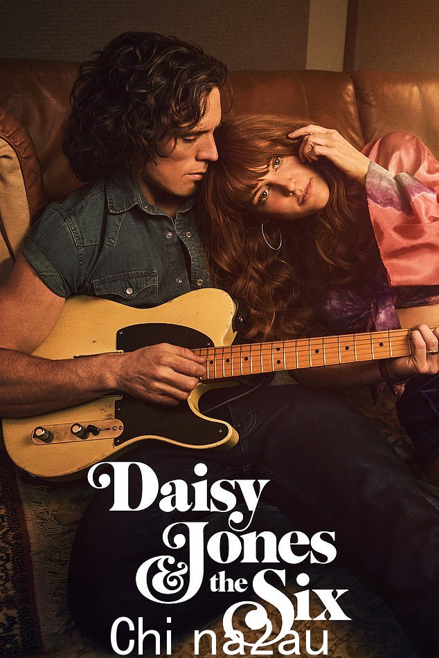 摇滚明星:Daisy Jones & the Six stars Riley、Sam Claflin 饰演 Billy Dunne、Camila Morrone 饰演 Camila Alvarez、Suki Waterhouse 饰演 Karen Sirko 等等;与 Sam