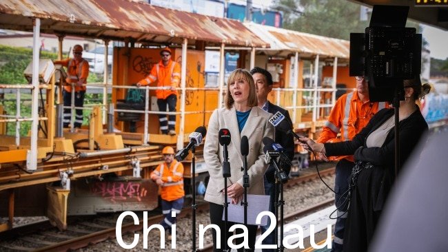 交通部长 Jo Haylen 说由于疏忽引发的广泛机械故障,悉尼火车“变得不合标准”。图片:为新南威尔士州提供/运输。