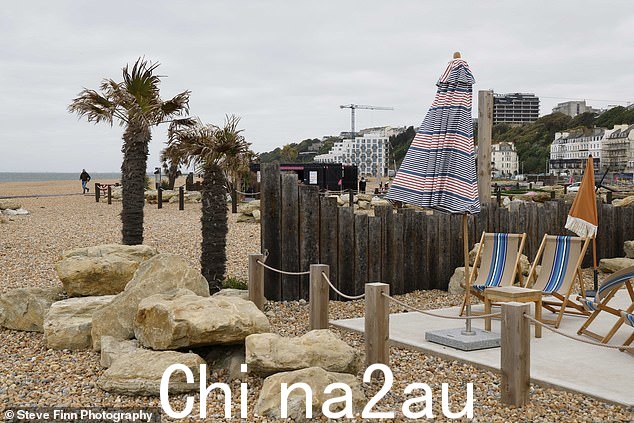 一些当地人担心鹅卵石海滩的区域可能会成为新开发项目居民的专属区域