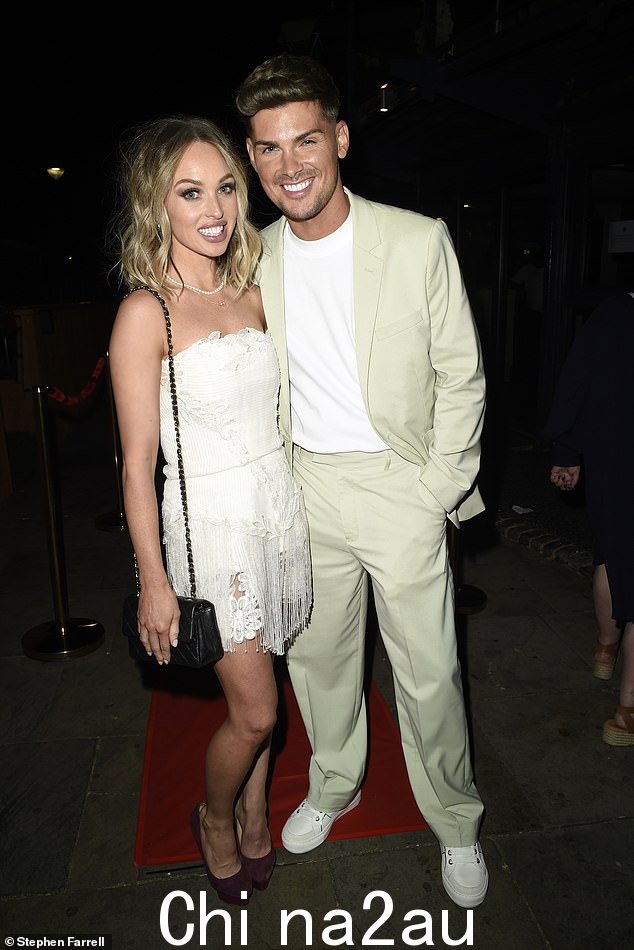 演员:Jorgie Porter 和搭档 Kieron Richardson 合影