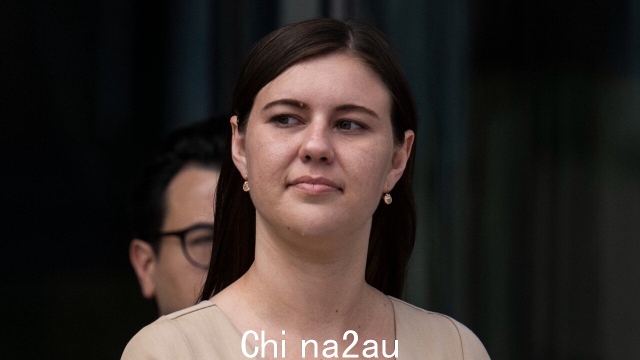 工党被控将性武器化出于‘政治目的’对妇女施暴” /><p>政府向 Brittany Higgins 支付的款项可能是提交给新成立的国家反腐败委员会的首批事项之一。</p><p>澳大利亚天空新闻台的 Sharri Markson 透露这笔支出——据报道价值超过 300 万美元——可能会在布鲁斯·莱尔曼 (Bruce Lehrmann) 周日接受七电视网采访时披露的重磅细节后受到腐败监管机构的审查。</p><p>该广播播放了与在 2021 年 3 月的项目采访之前,希金斯女士、她的搭档大卫沙拉兹、丽莎威尔金森和她的制片人安格斯卢埃林。</p><p>录像带揭示了小组讨论如何利用他们的政治关系最好地利用这个故事, Sharaz 先生吹嘘他与现任财政部长 Katy Gallagher 的友谊。</p><p>“我在工党有一个朋友,Katy Gallagher 在工党一方,她将调查并继续进行下去,”他说.</p><p>Gallagher 女士所在的部门负责 Higgins 女士的索赔,该索赔于 2022 年 12 月得到解决。</p><p>Markson 说,现在有人指责“这笔支出没有遵循通常的流程”。</p><p>“参与此事件的消息人士今天告诉我,在录音发布后,新的联邦廉政公署需要审查支出,”马克森周一透露。</p><p> p><img class=